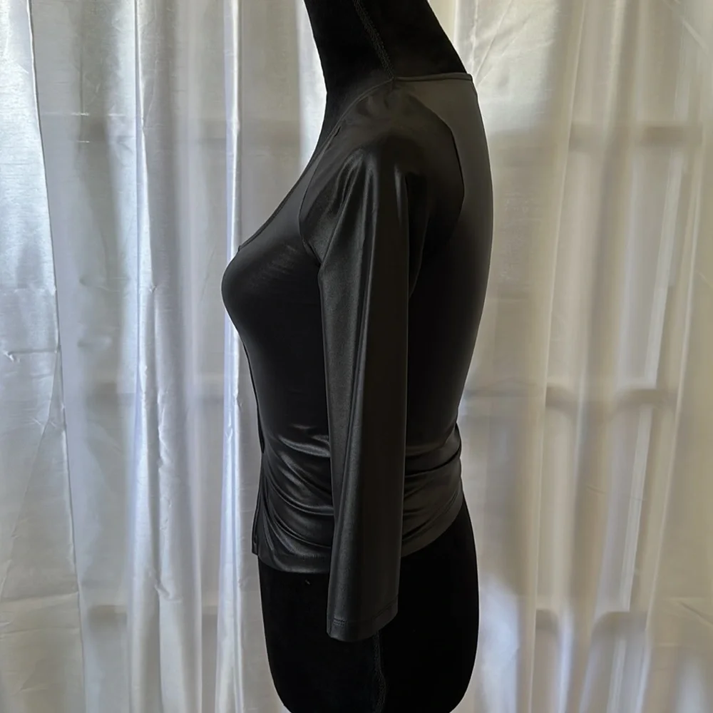 ⛔️SOLD⛔️ NWT Dolce & Gabbana Gold DG Buckle LS Cropped Blouse- Sz 40 - Picture 4 of 9